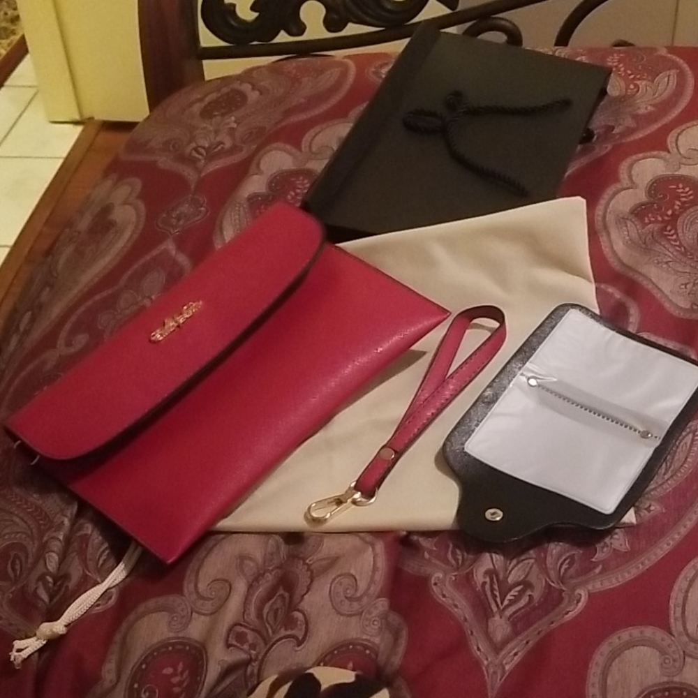 Red faux leather "Ella Rose" purse with wristlet - Picture 2 of 5